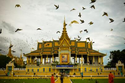 不同年龄段申请柬埔寨签证提供的材料一样吗？